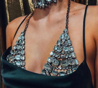 Éclats de Nuit : Le Guide Ultime pour Sublimer votre Look avec des Bijoux de Corps