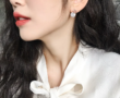 Boucles d&rsquo;Oreilles avec Fleur et Perle d&rsquo;Imitation